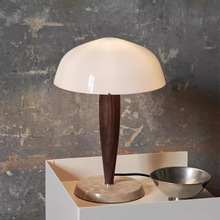 丹麦设计师现代简约胡桃木台灯卧室床头灯中古风书房氛围水母台灯