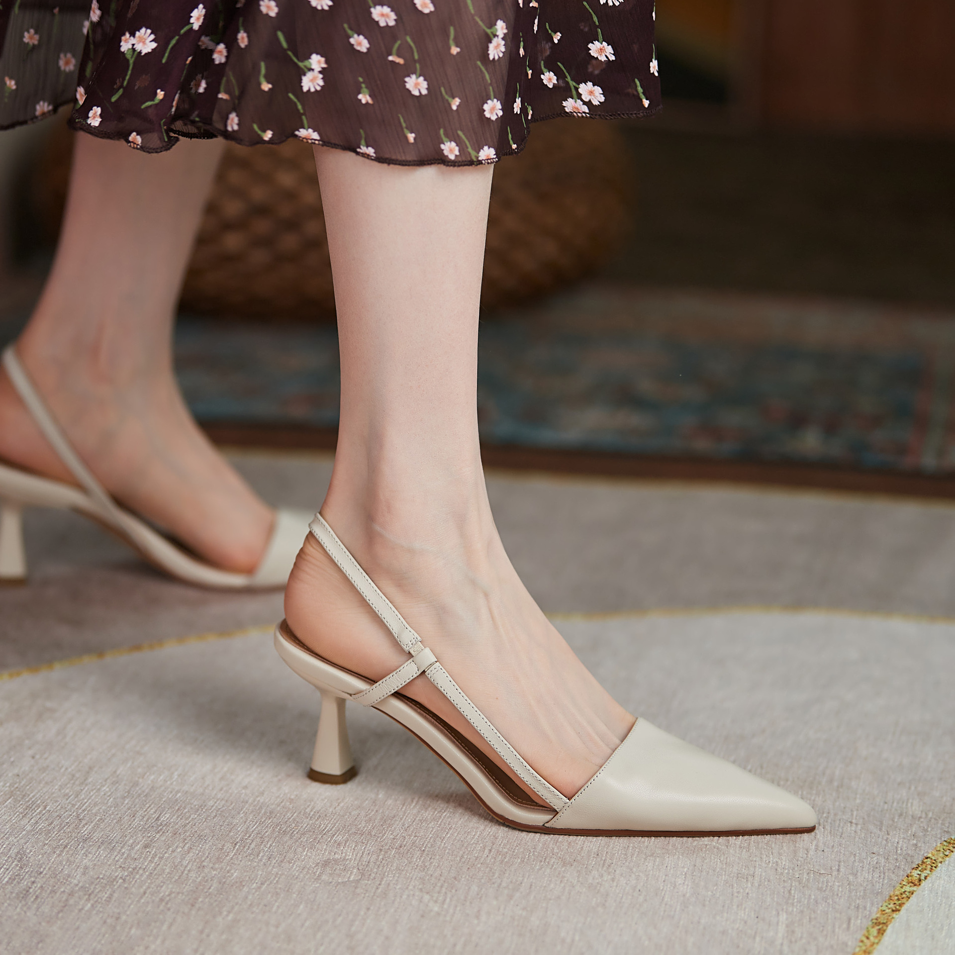 时尚包头凉鞋法式一字带高跟鞋尖头细跟凉鞋女仙女风2021春夏新款