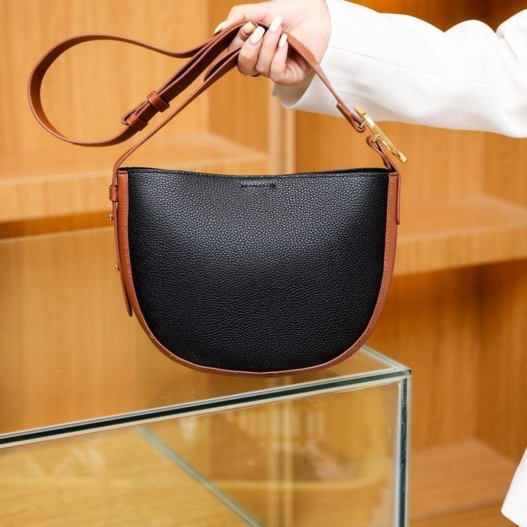 2023 New One-Shoulder Messenger Bag Female First Layer Cowhide Bag Cross-Border European and American Fashion Shell Bag Trend