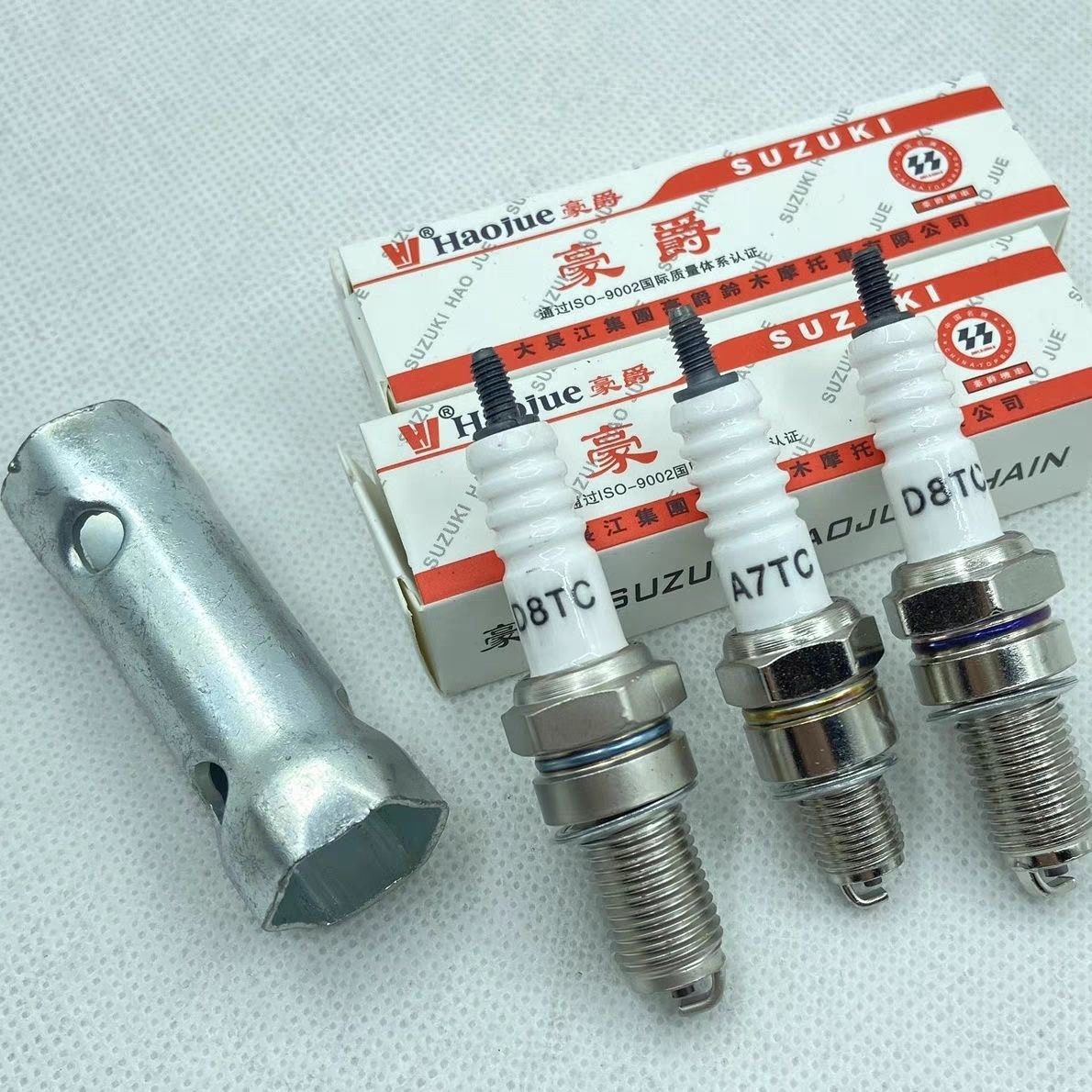 摩托车火花塞d8tc a7tc 60 70 110 125 150 200跨骑弯梁踏板火咀