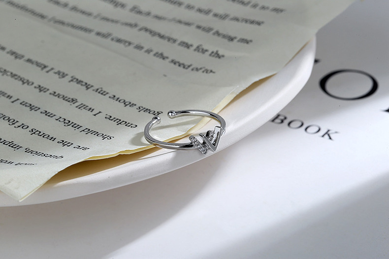 肖战王一博同款vv开口食指指环日韩国时尚微镶锆石w字母vv戒指潮