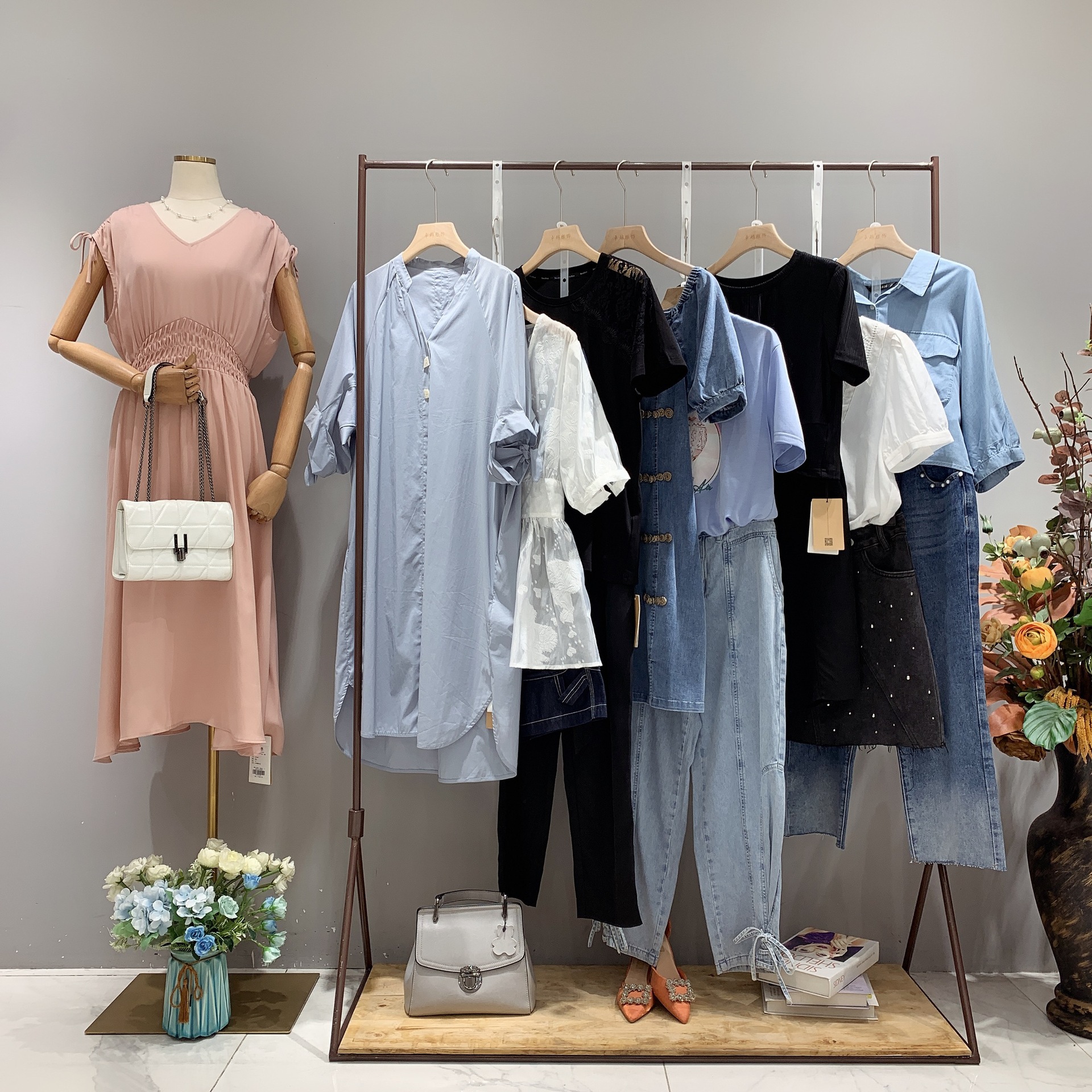 短袖品牌撤柜女装夏装广州十三行专柜一手货源实体直播地摊拿货