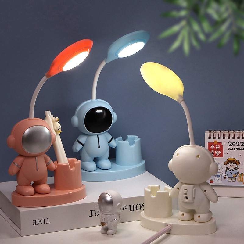 Creative Astronaut Small Night Lamp Led Multi-Function Pen Holder Usb Learning Charging Eye Protection Desk Lamp Wholesale Bedside Lamp