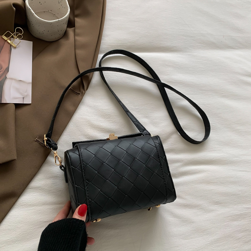 This Year's Fashion Diamond Small Bag 2022 Autumn New Women's Bags Minority Simple Fresh Crossbody Bag Solid Color Square Bag