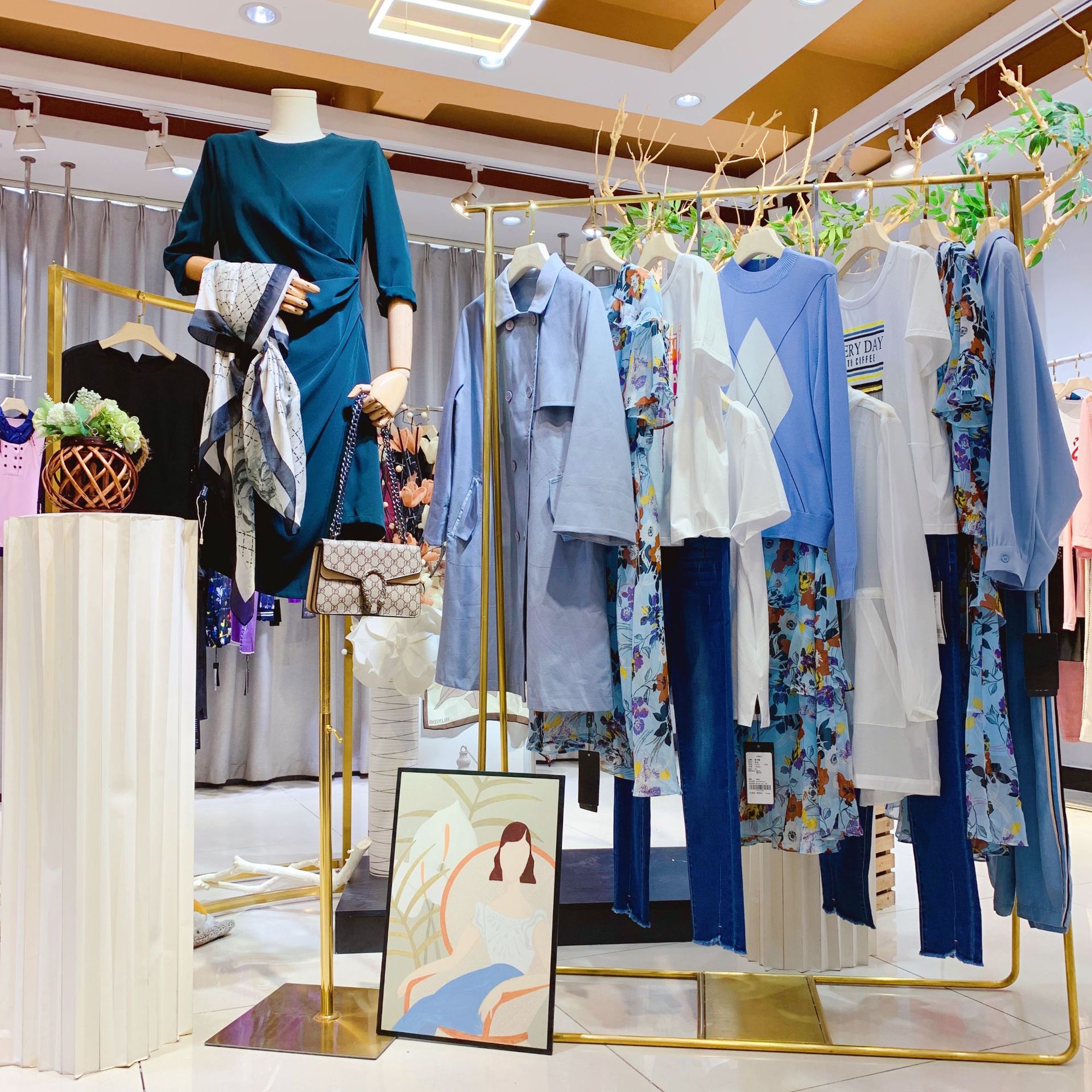 商场折扣女装尾货批发撤柜衣服淘宝直播品牌女装工厂货源走份拿货