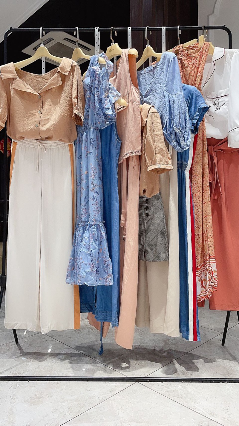 品牌折扣女装电商实体店进拿货货源深圳服装批发市场尾货清仓处理