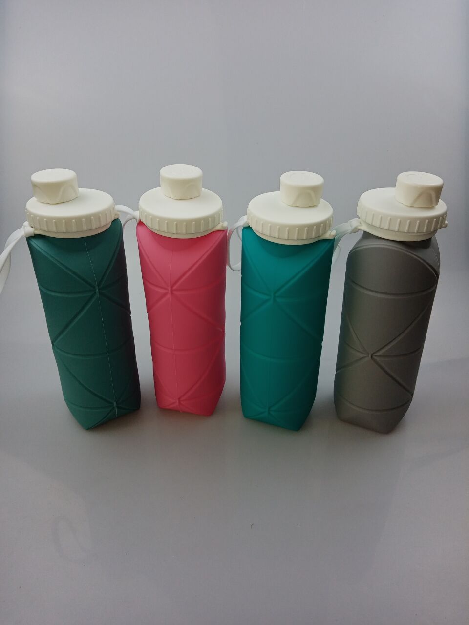 运动水杯 硅胶折叠杯迷你水壶 户外运动旅行伸缩硅胶杯 600ml