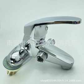 厂家直供面盆双开双出水冷热混水龙头 锌合金边出水手持花洒双用