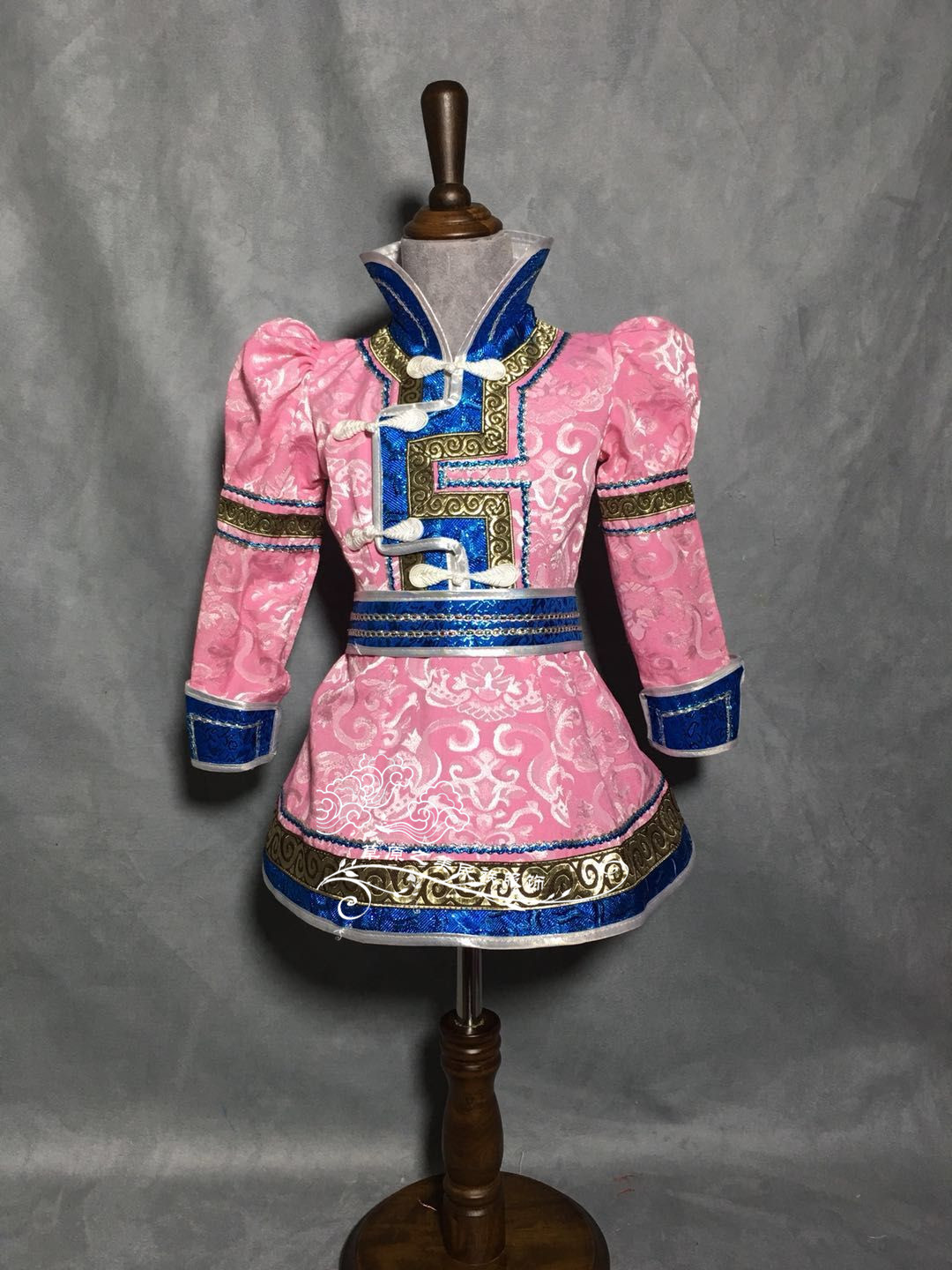 新款女童蒙古族演出服儿童蒙古袍女孩幼儿园表演服饰舞蹈服元旦