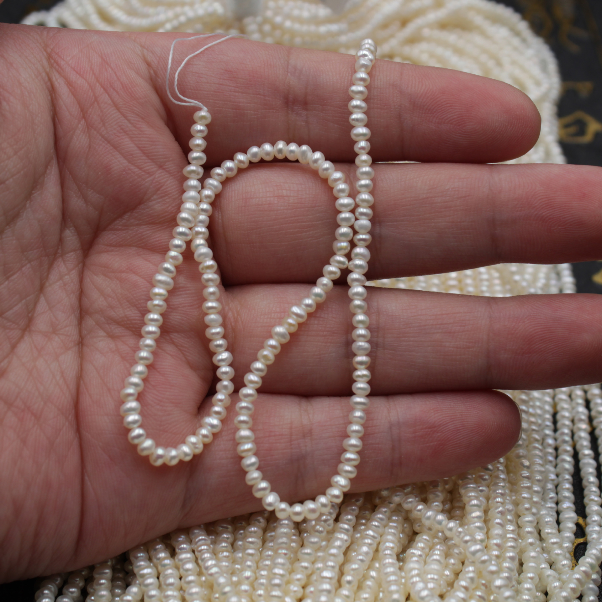 强光2-3mm迷你小颗粒冲头圆形天然淡水珍珠项链半成品diy制作材料