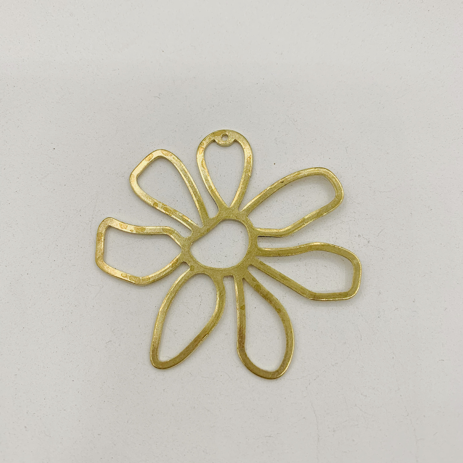 黄铜七瓣花朵55mm带孔铜片 首饰项链工艺品串珠挂件 diy饰品配件