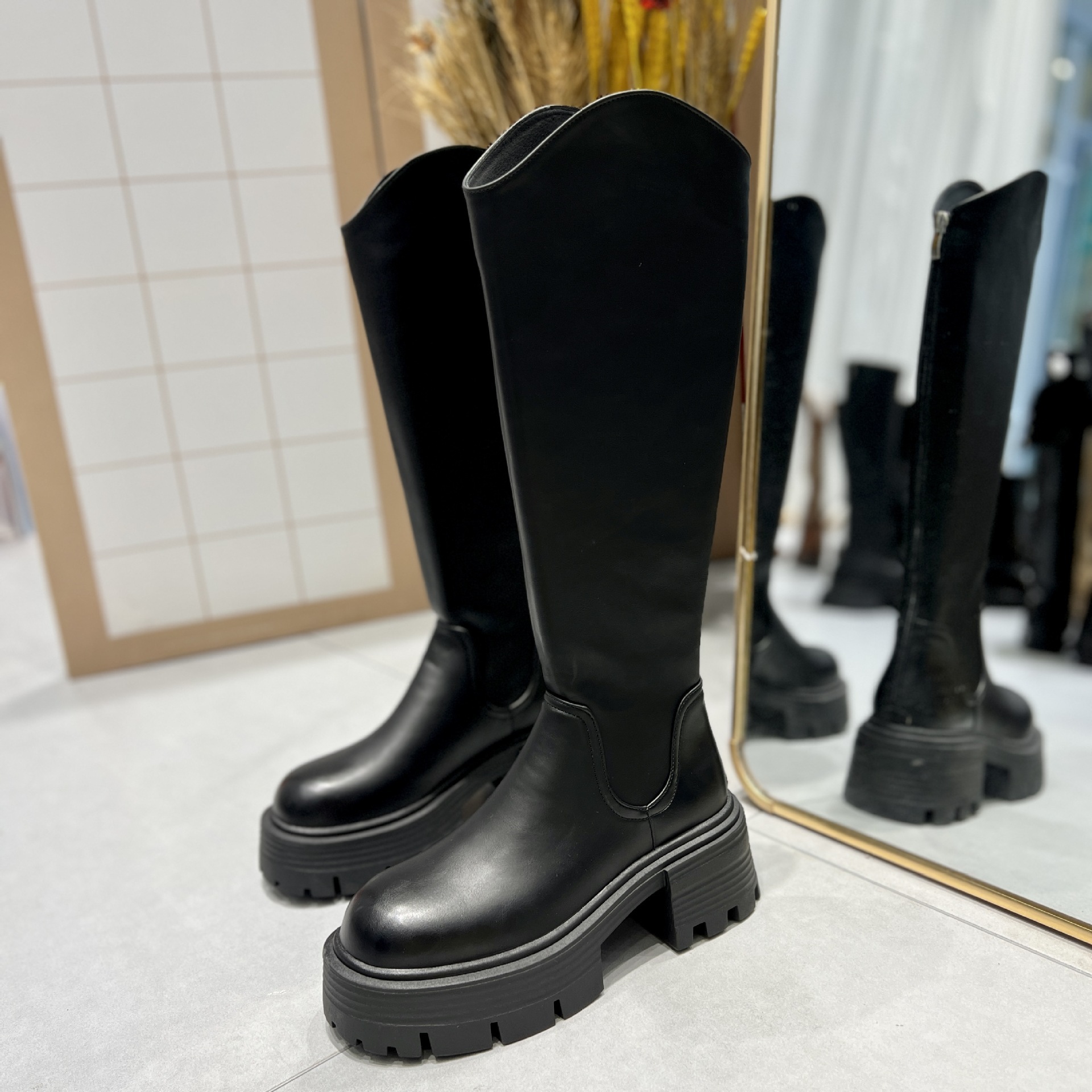 冬季新款英伦风皮带扣厚底松糕马丁靴女机车靴骑士靴显瘦v口-阿里巴巴