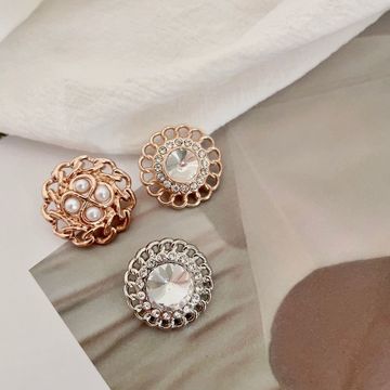 扣子批发小香风带钻珍珠镂空花形金属纽扣衬衫服装大衣时尚装饰扣