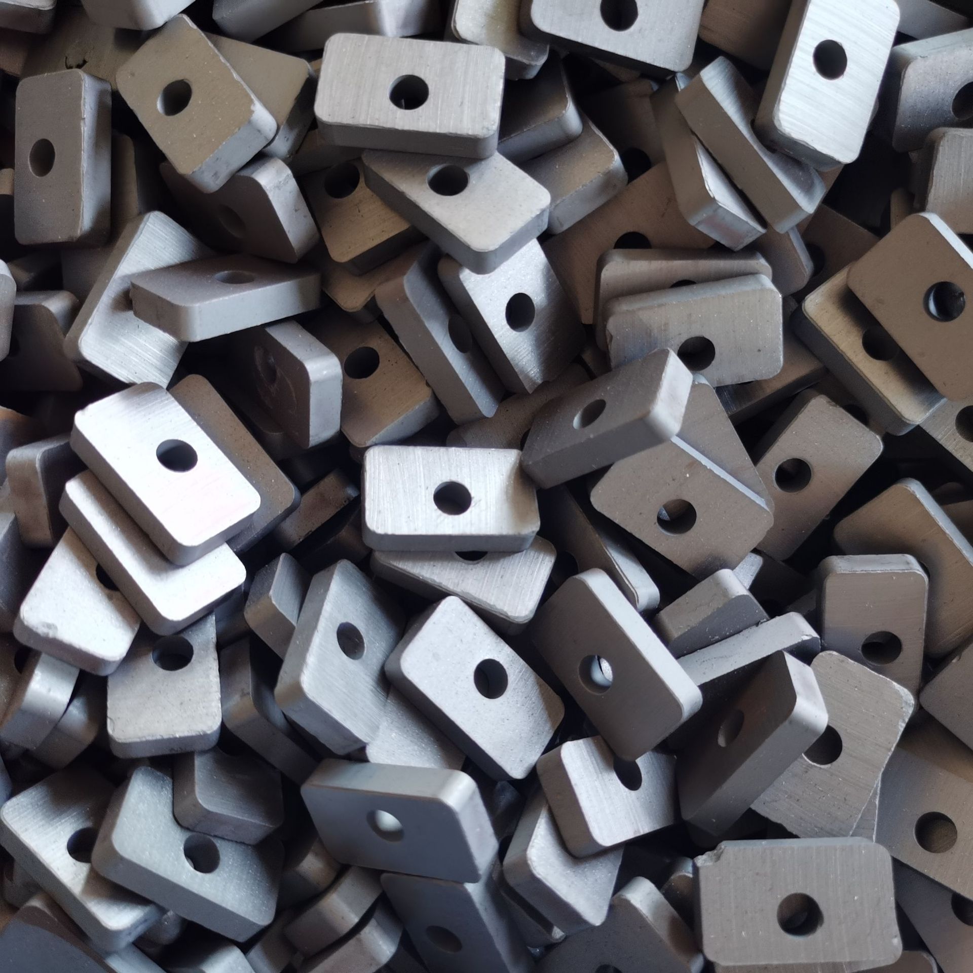 5*13.5*5中孔5mm厂家直销:煤气阀磁铁门吸 玩具方形强力磁铁