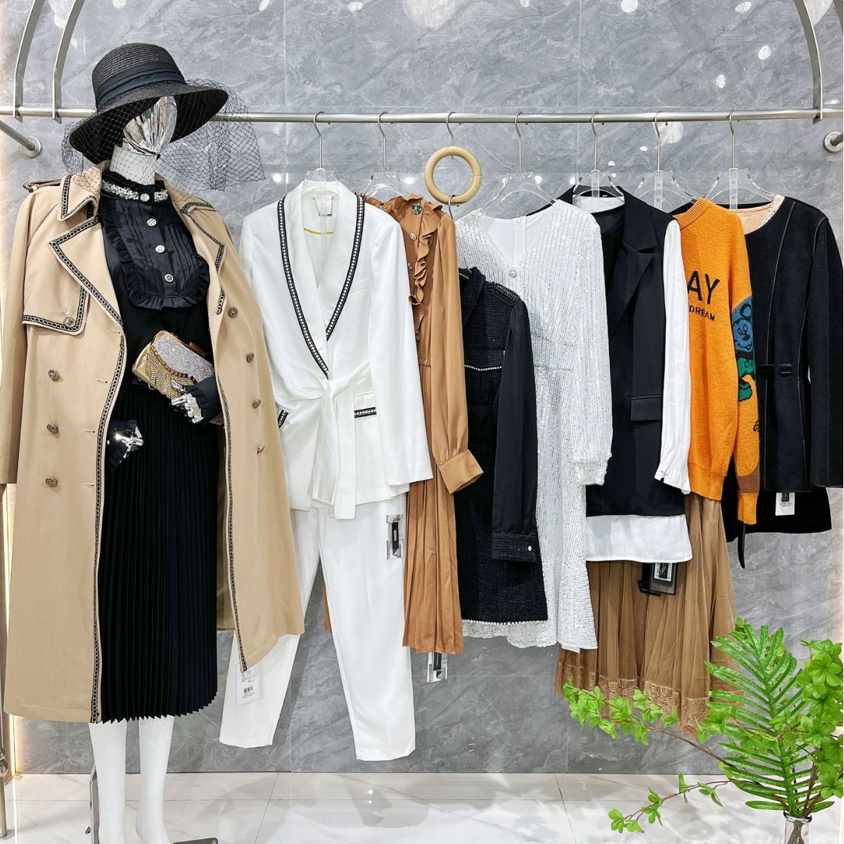 上海一线原创大牌mono四季装甩尾货设计师女装品牌撤柜专卖店货源