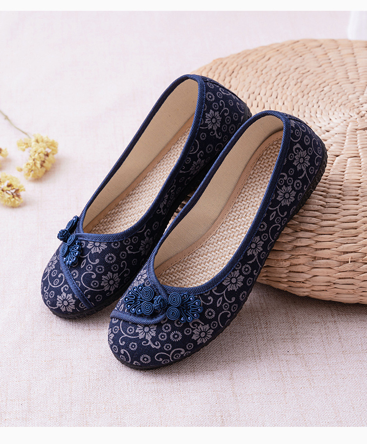 老北京布鞋女夏新款老年人布鞋老太太软底鞋妈妈花布鞋女一件代发