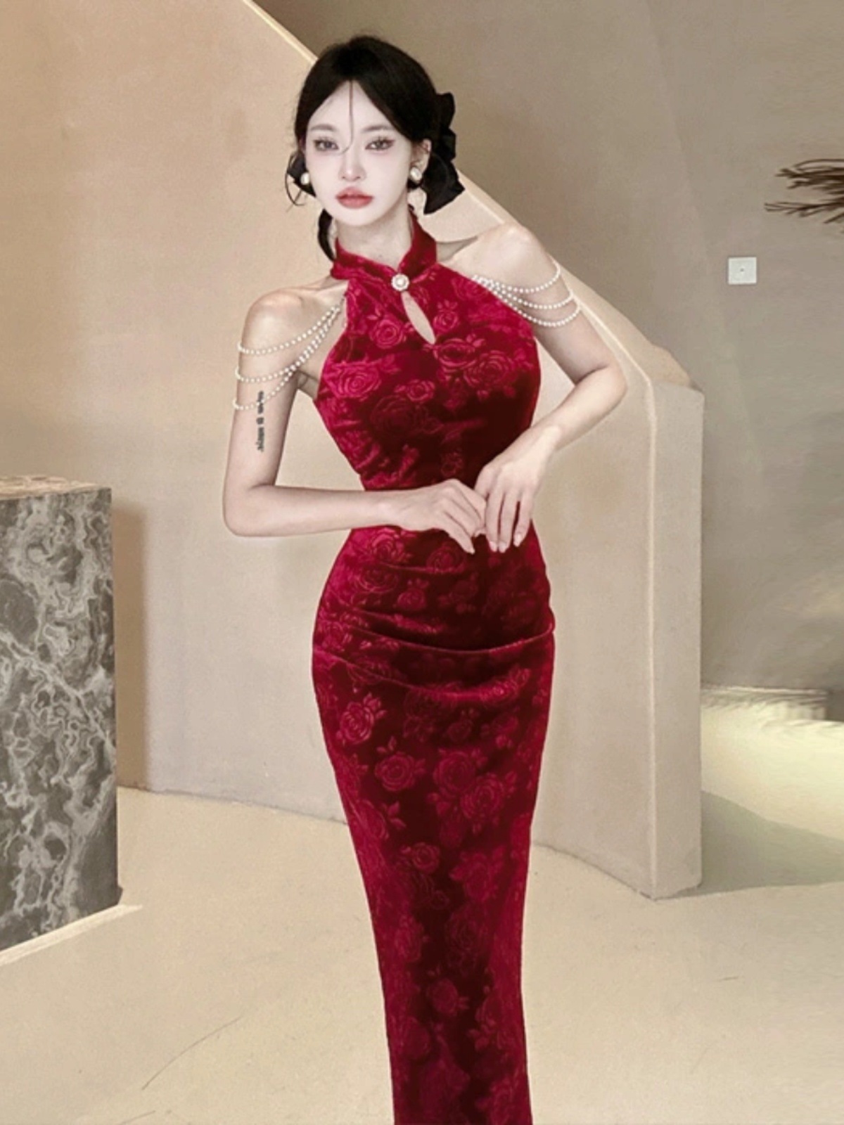 法式气质性感淑女立领重工珍珠装饰露肩旗袍中长连衣裙潮-阿里巴巴