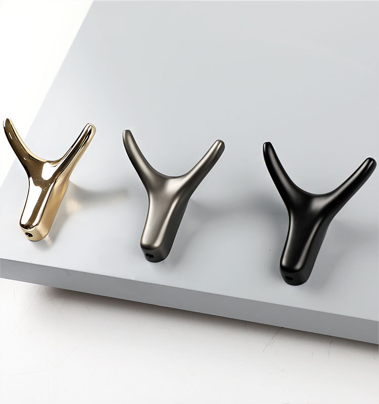 创意欧式牛角衣钩金属可爱单个打孔挂衣服门后收纳衣柜厨卫壁挂钩
