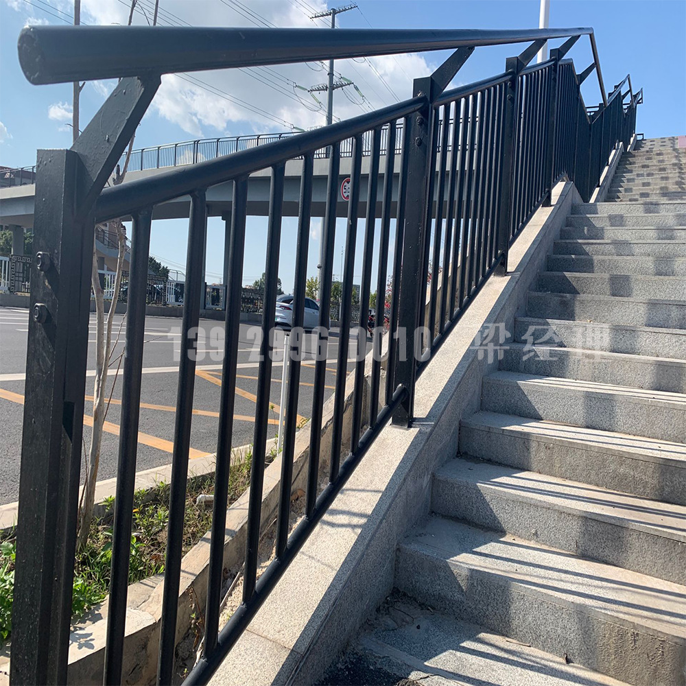 市政道路护栏马路人行道防撞安全护栏锌钢栅栏围栏交通公路隔离栏