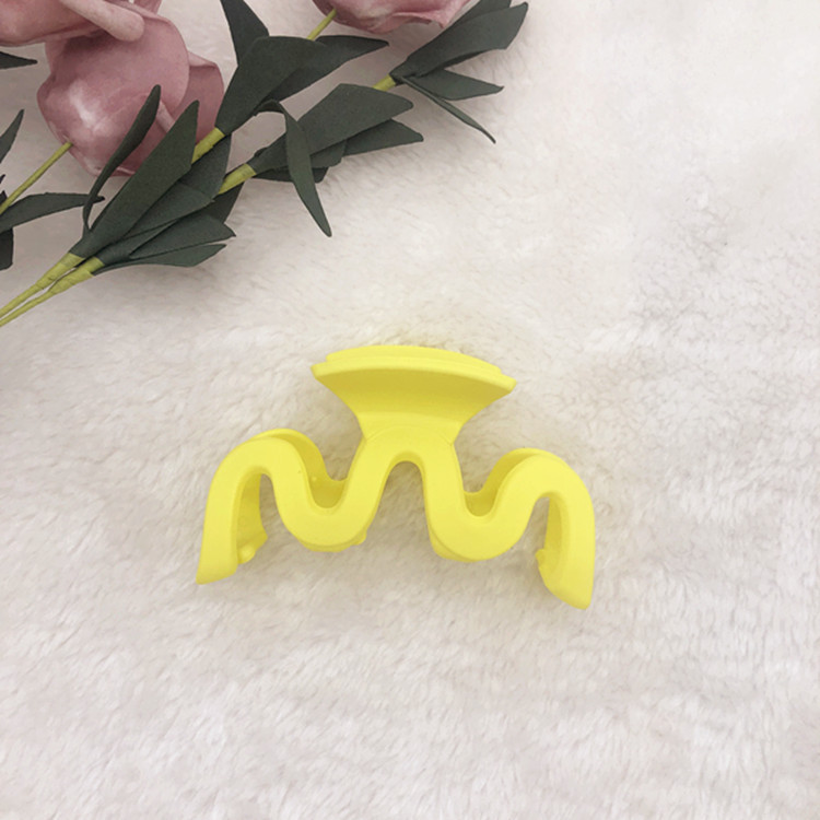 2022 Popular Manufacturers Wave M-Type Rubber Paint Bracket Simple Internet Hot Temperament Bracket Clip Hair Clip for Bath