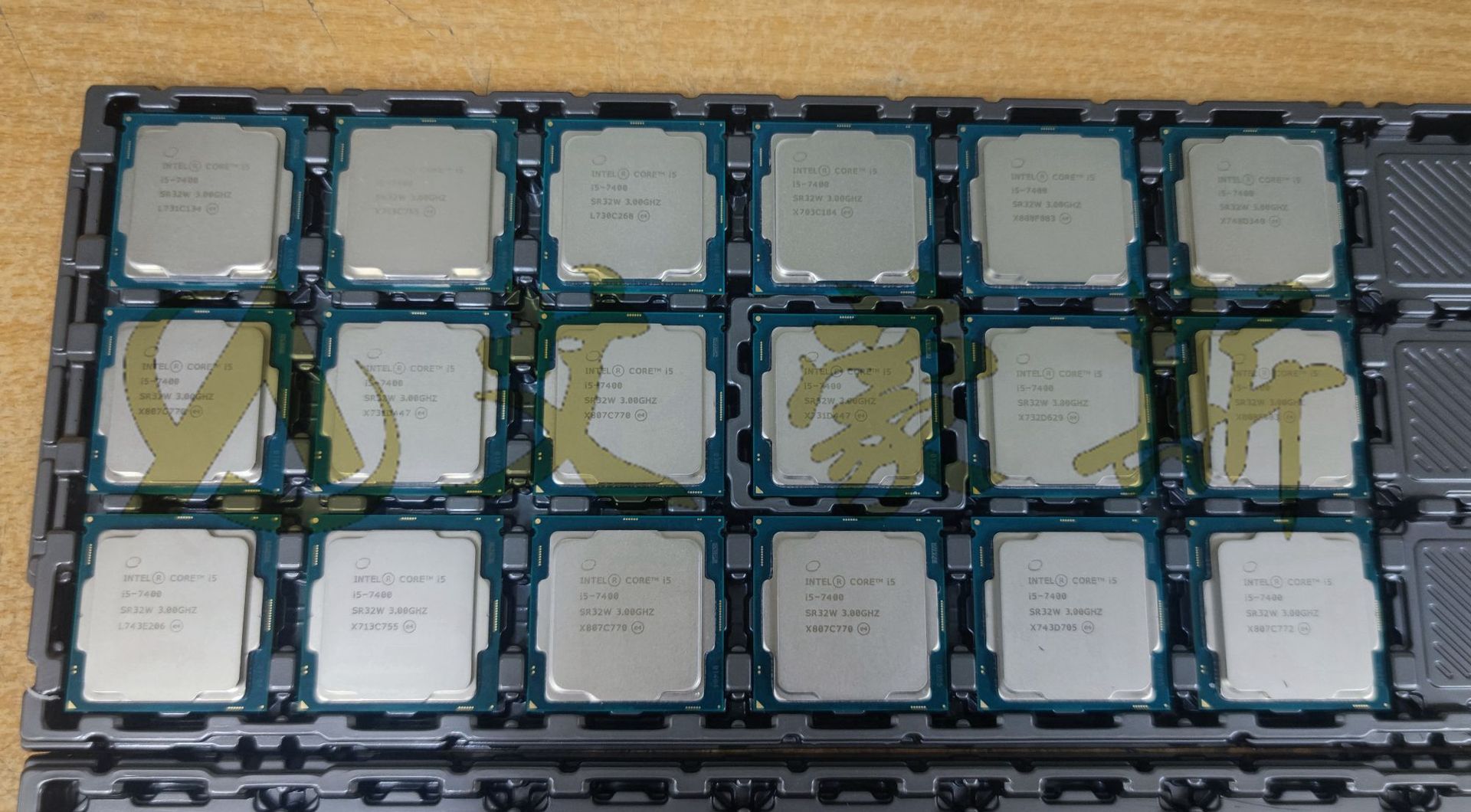 酷睿  i5-7400 处理器 6m 高速缓存,高达 3.50 ghz sr32w