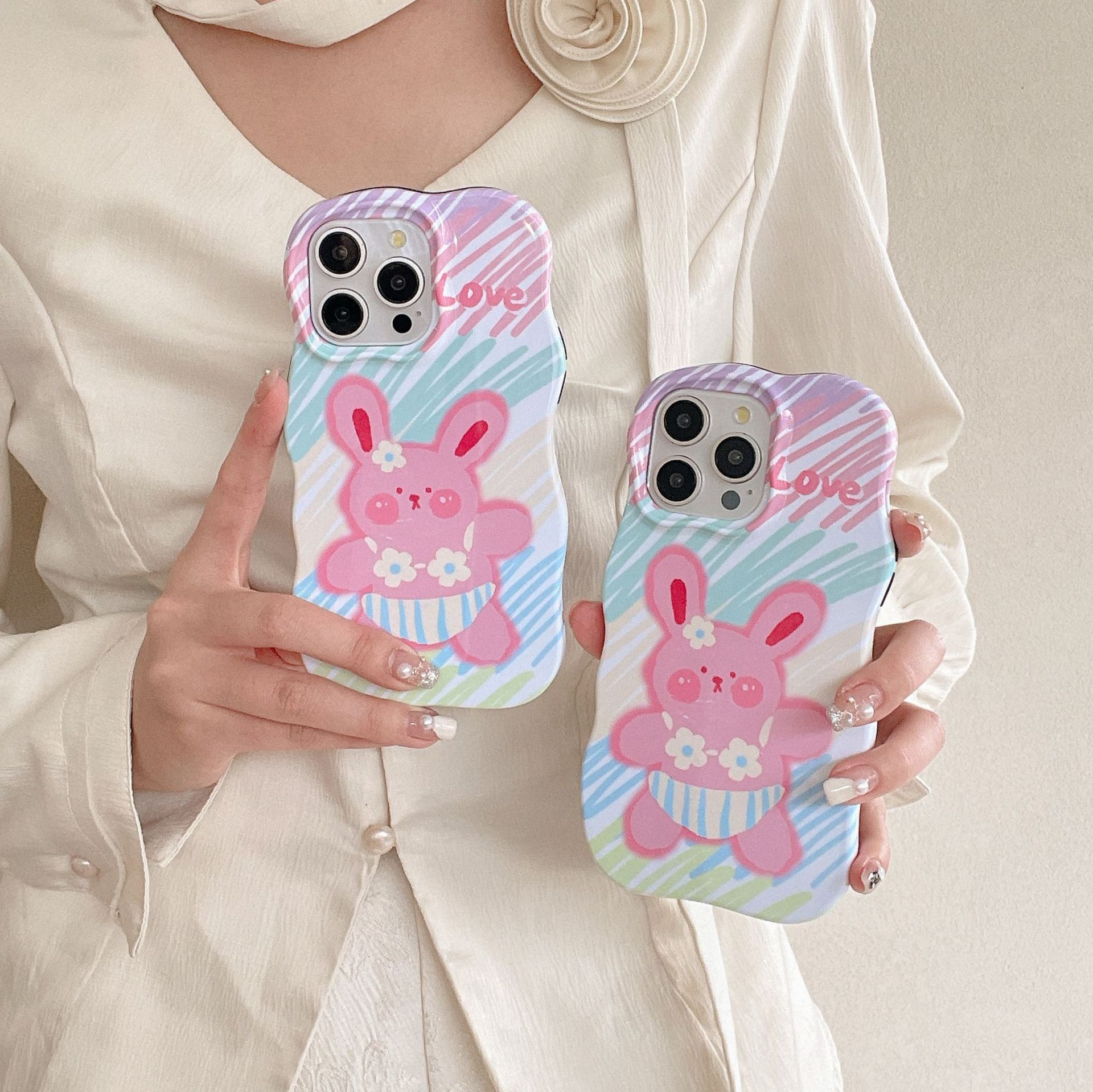 涂鸦泳衣粉色兔子适用iphone14pro max苹果15手机壳13/12波浪菲林