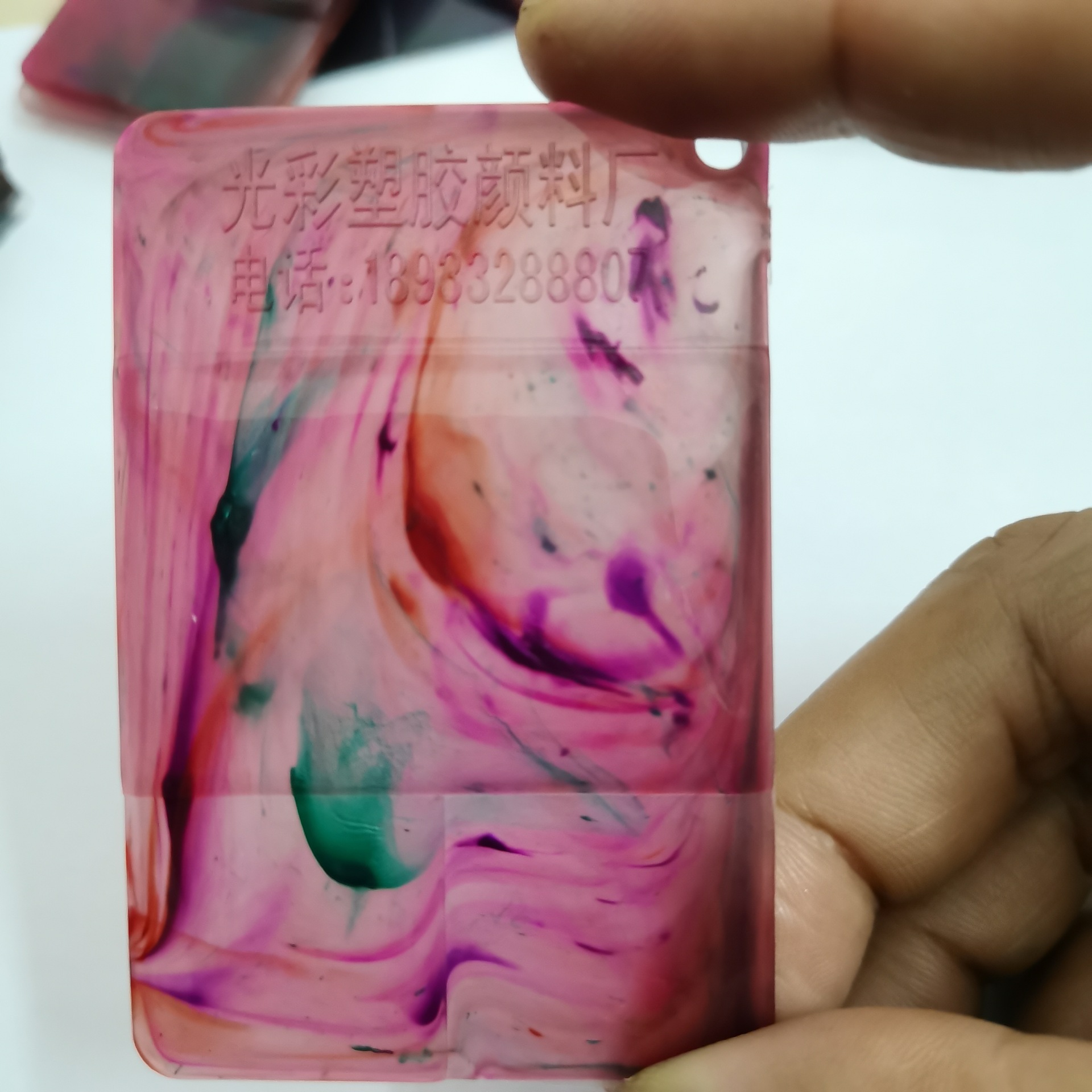 流纹色母是用不同的塑料载体加工而成色母,利用