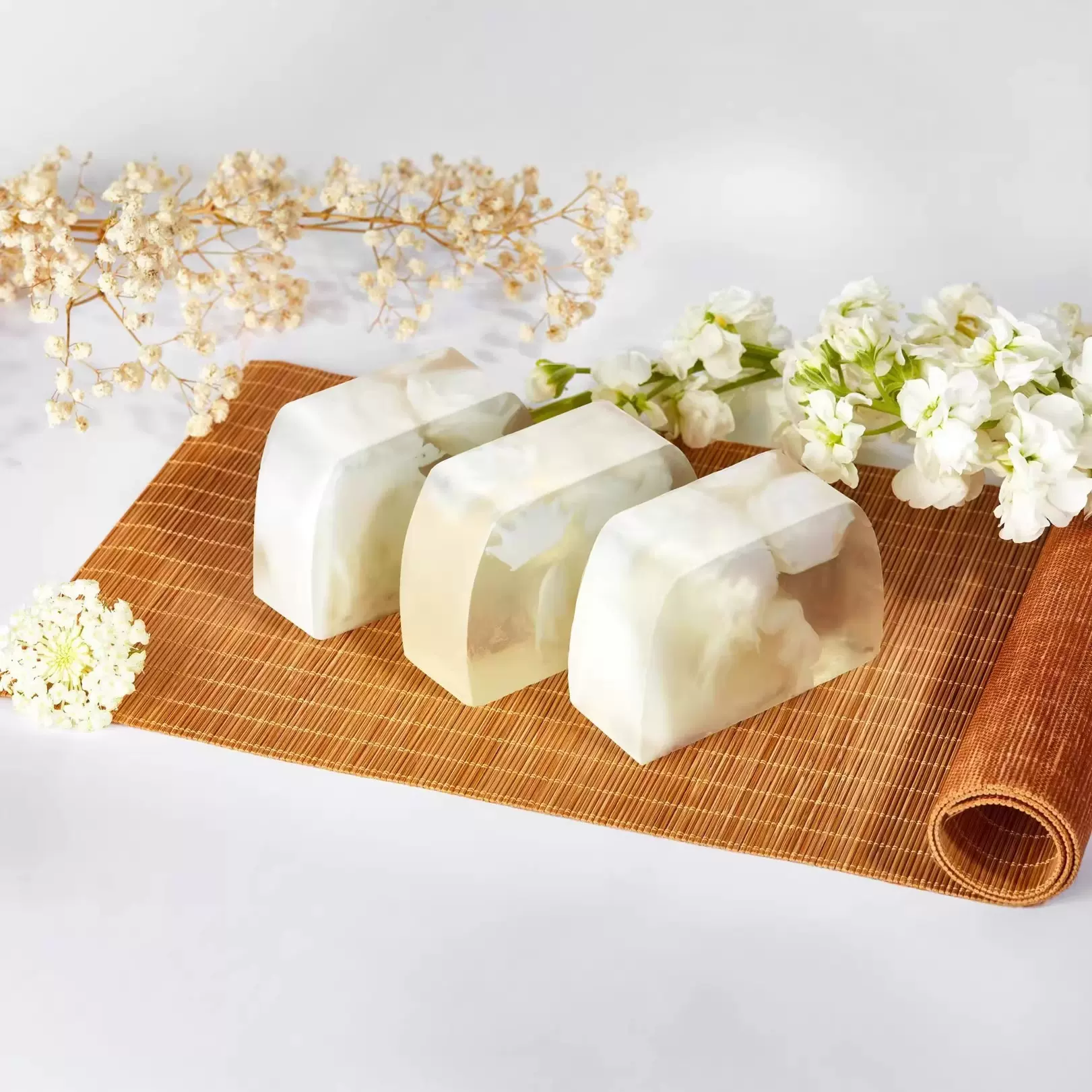 云南手工精油皂200gT型男女同款温和清洁泡沫丰富身体清洁定制皂