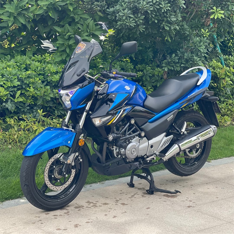 新款铃木骊驰gw250双缸水冷街车男士燃油代步巡航旅行复古摩托车