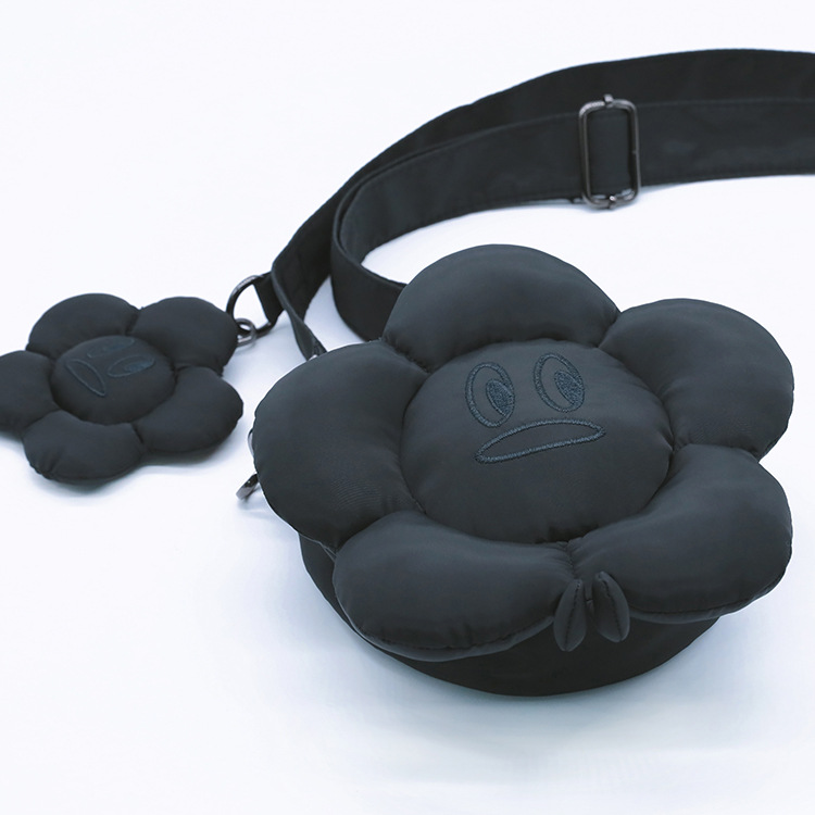 正版授权腾讯qq family鹅想开了潮流网红青灰色黑色斜挎包单肩包