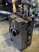 新款行李箱男女可骑行旅行箱20寸登机箱高档密码箱加厚拉杆箱皮箱