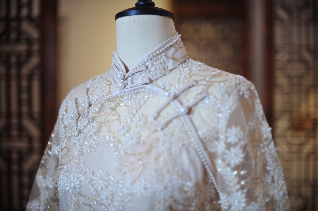 司藤同款 厂家直销金色亮片独立钉珠股线立体刺绣花朵带花边旗袍