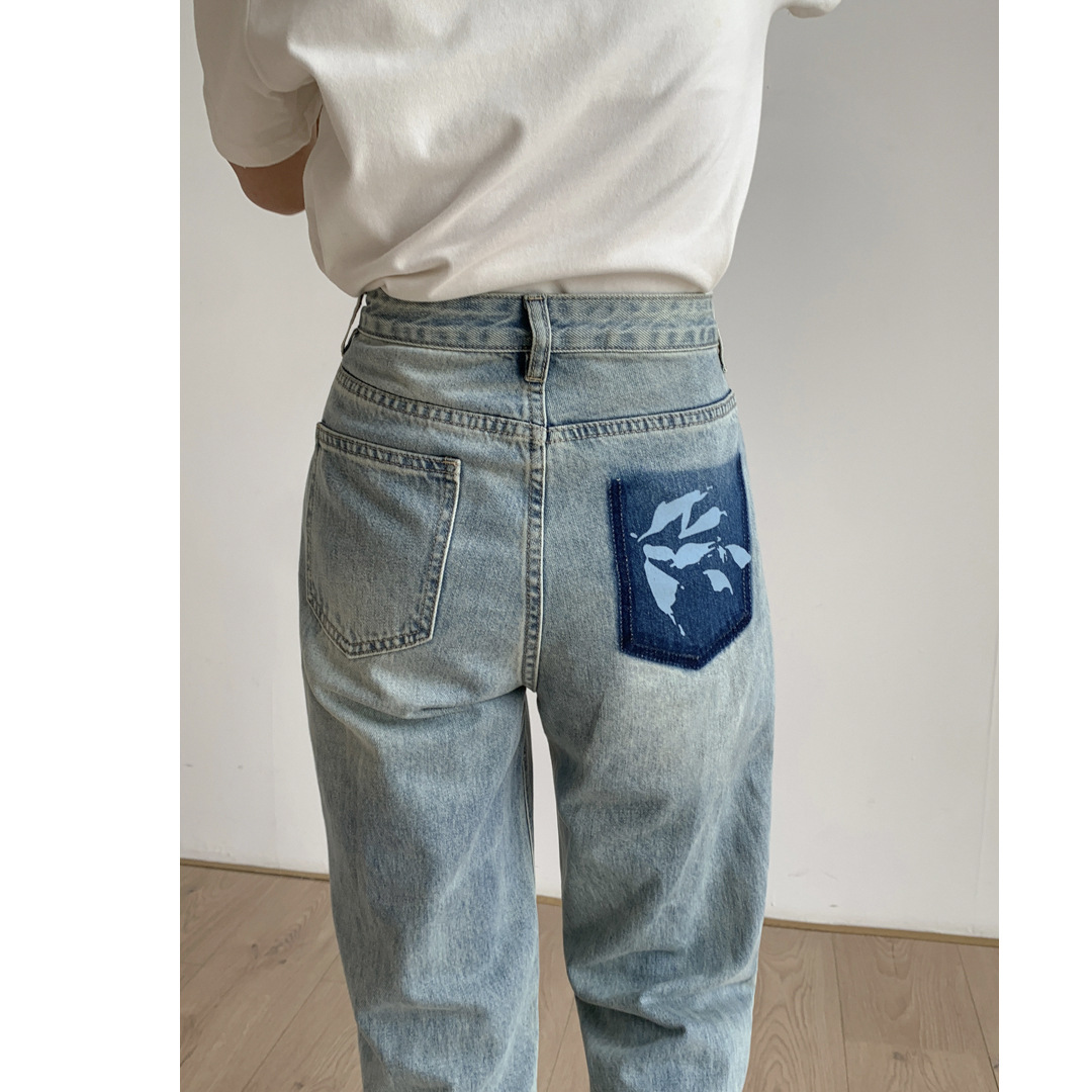 简约宽松直筒牛仔裤设计风后口袋印花女式牛仔裤