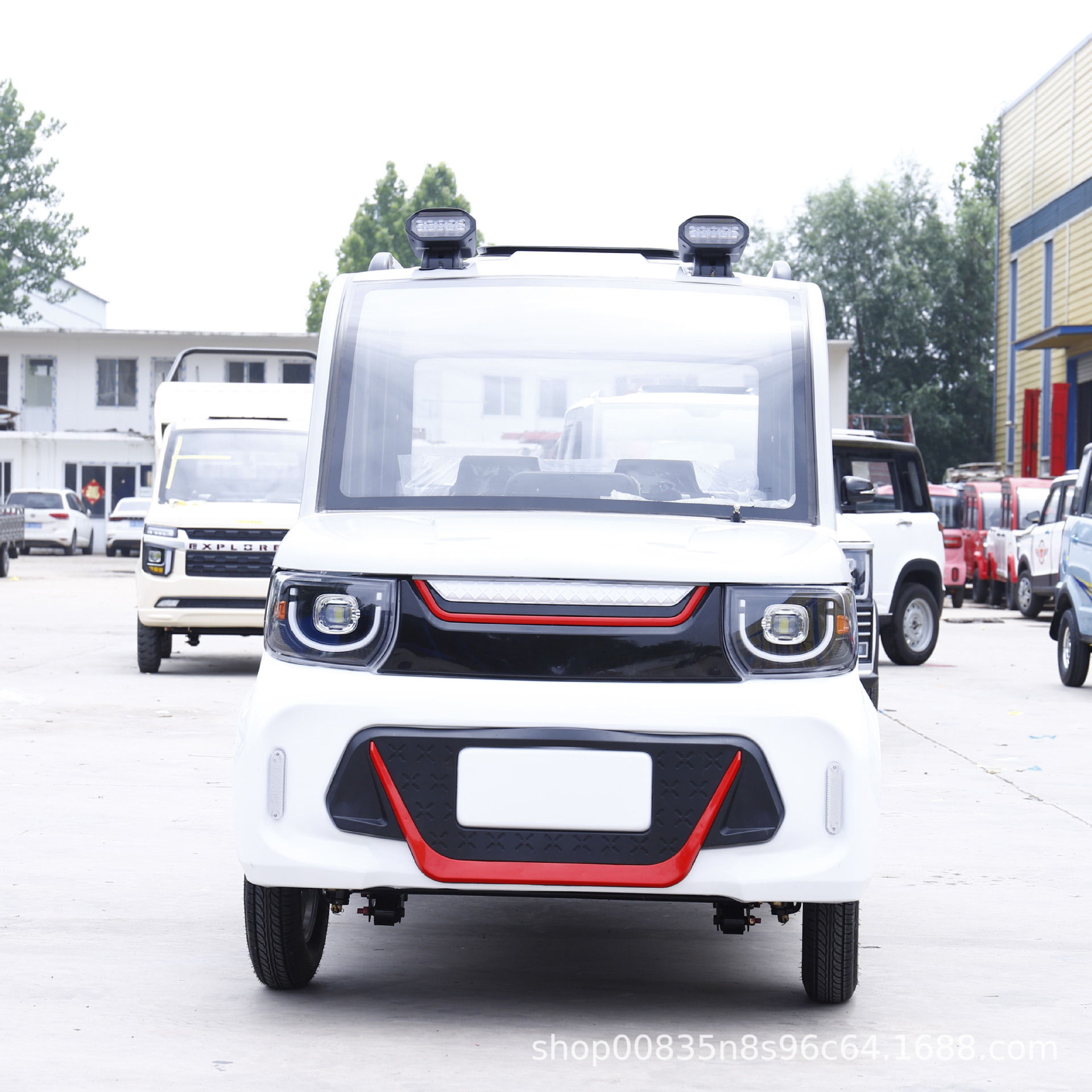 新款电动四轮车全封闭式女士成人新能源高速锂电汽车代步电车