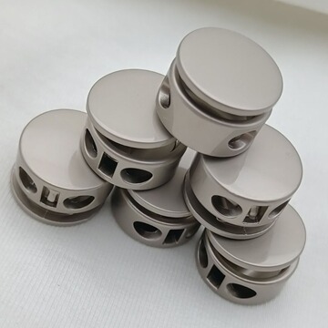 双孔挂电珍珠叻调节扣合金绳扣猪鼻扣服装装饰扣