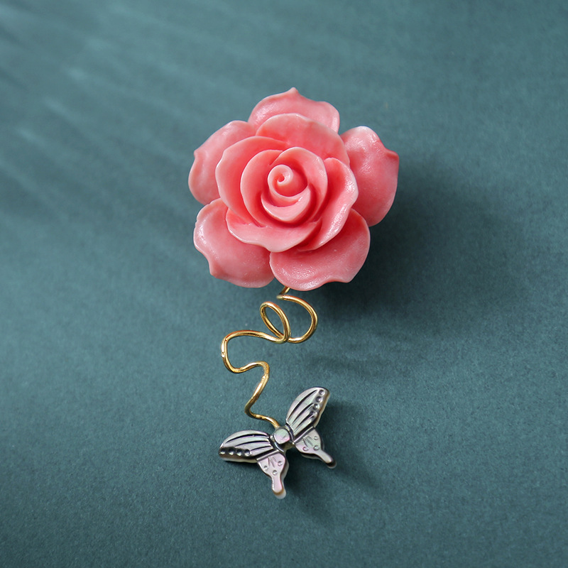 粉色压缩珊瑚珍珠母贝高档复古气质山茶花小众胸针吊坠多用配饰女