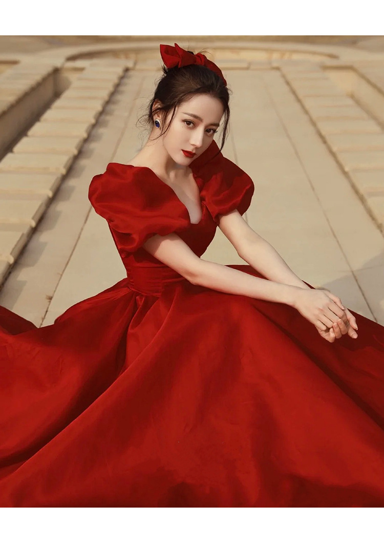 法式轻婚纱2022新款新娘红色缎面气质抹胸结婚出门纱简约大气礼服