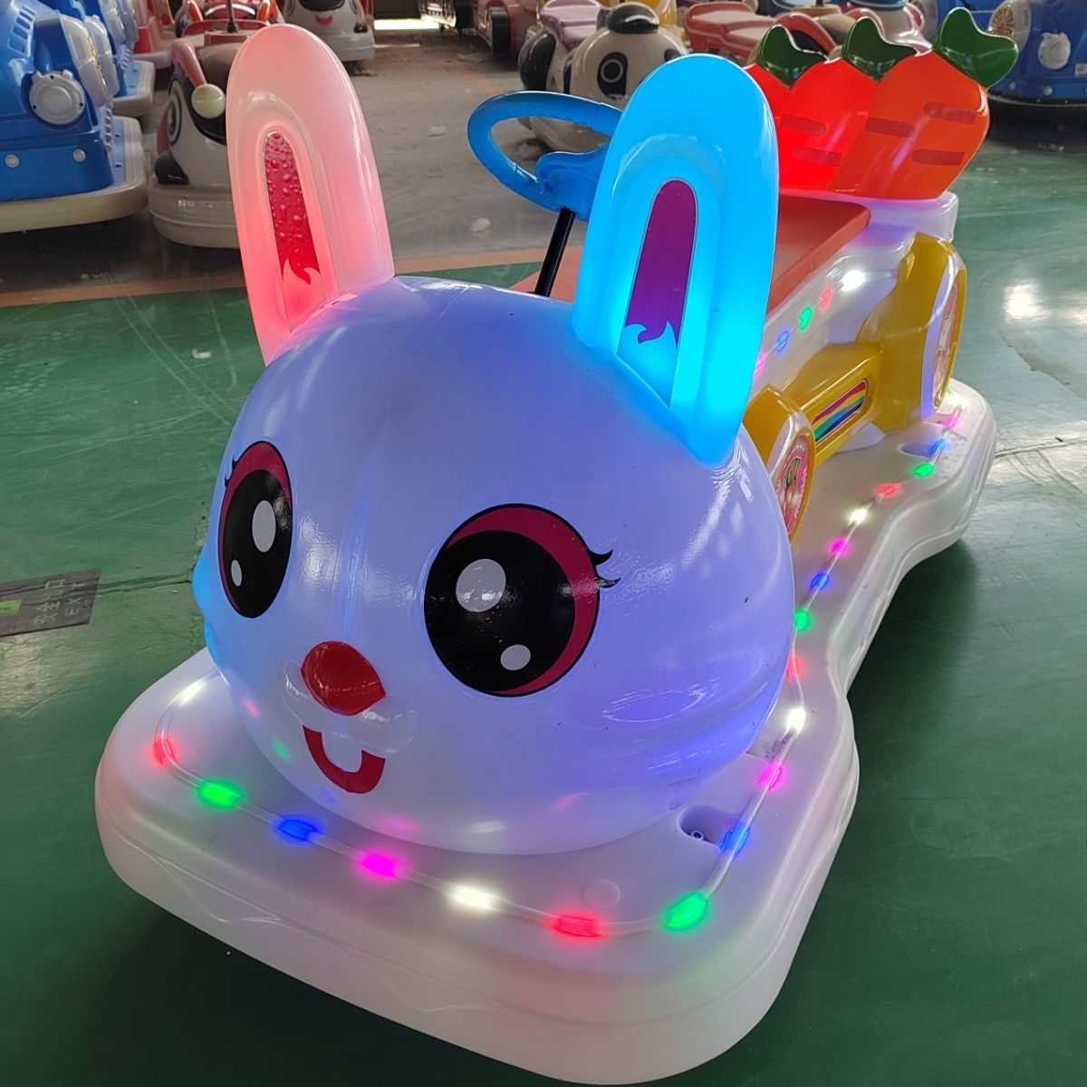 包邮新款扫码发光兔子电碰碰车广场商场夜市摆摊双人儿童大型游乐