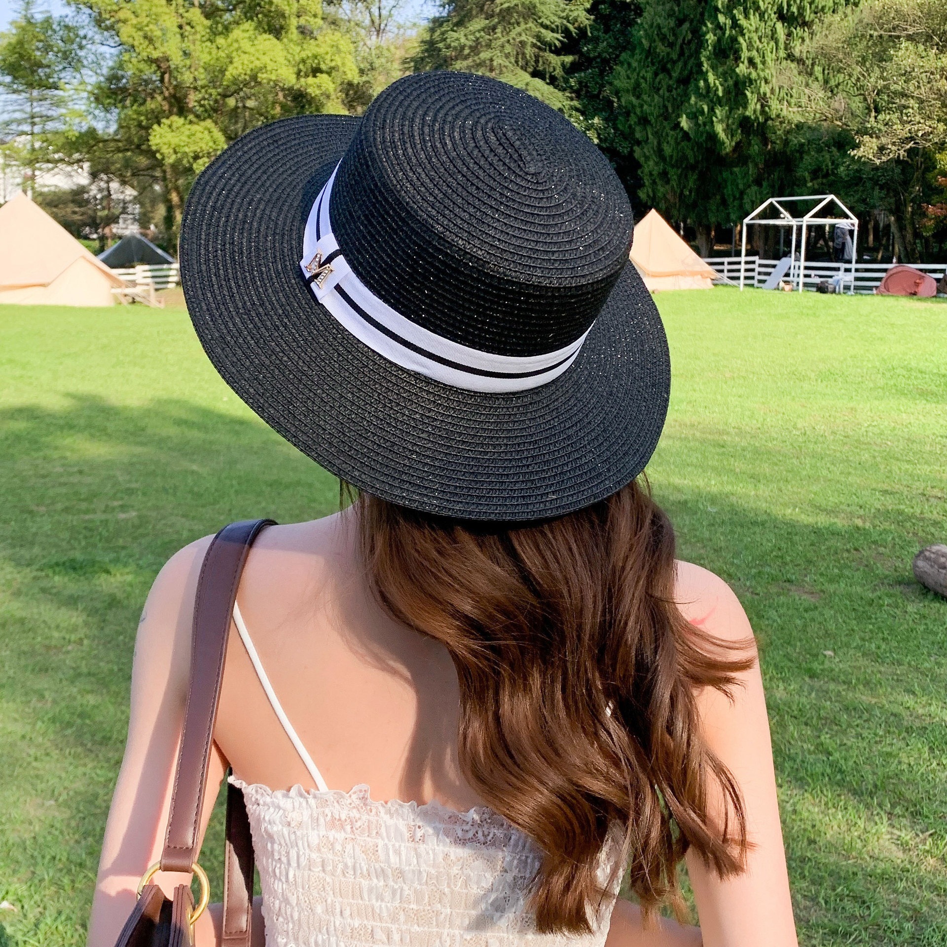 今年流行的帽子女夏季时尚百搭草帽法式草编平顶礼帽防晒沙滩遮阳