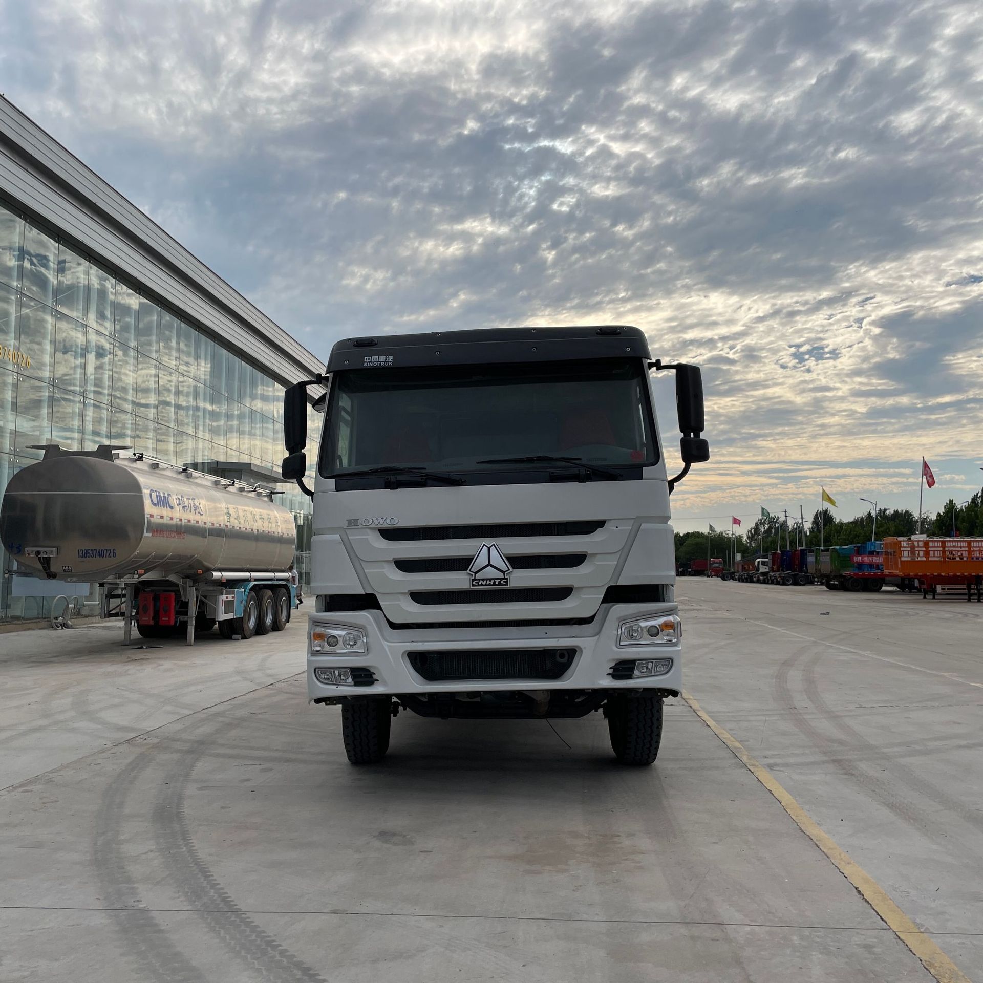 出口howo豪沃二手自卸车 375 371 马力10轮 翻斗车后八轮渣土车