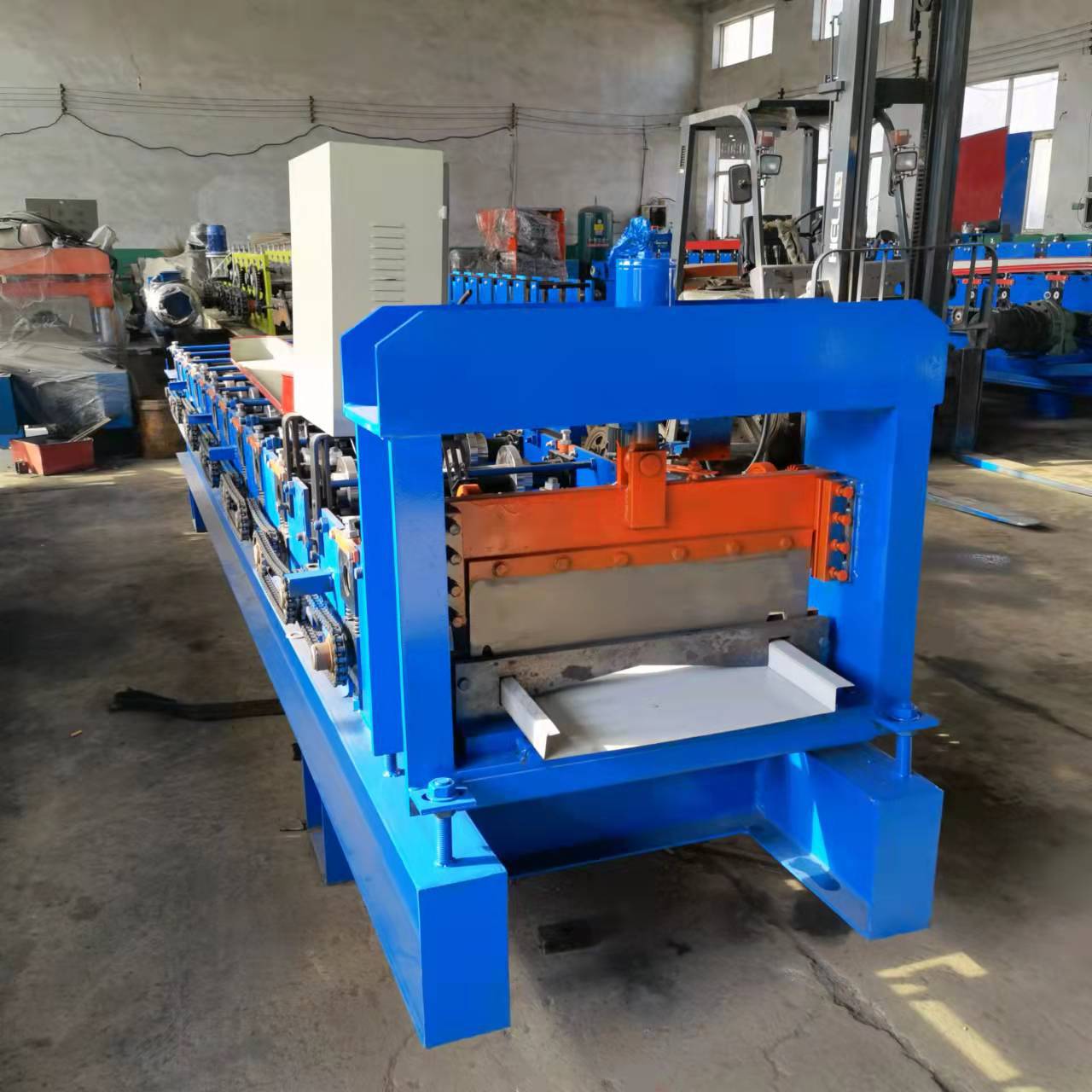 新型装配式围挡板设备市政施工烤漆围挡板成型机 操作简单