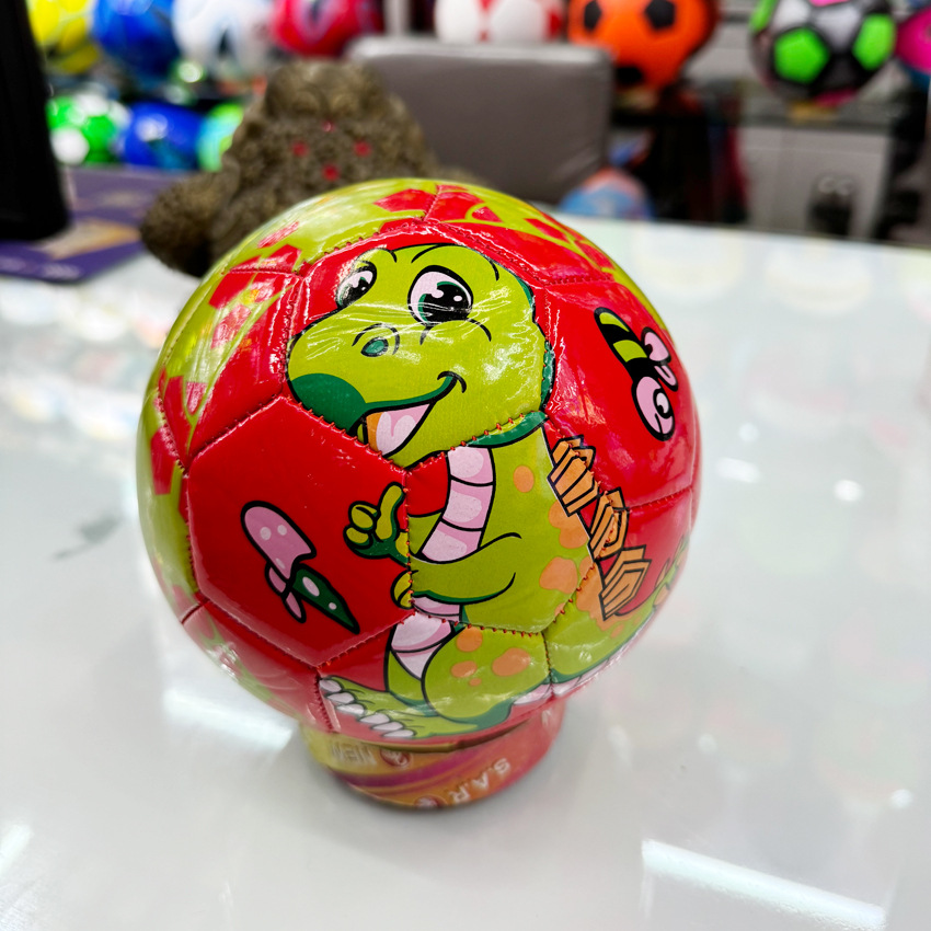 批发儿童彩色恐龙2号足球机缝材质教学益智卡通pvc小学幼儿园足球