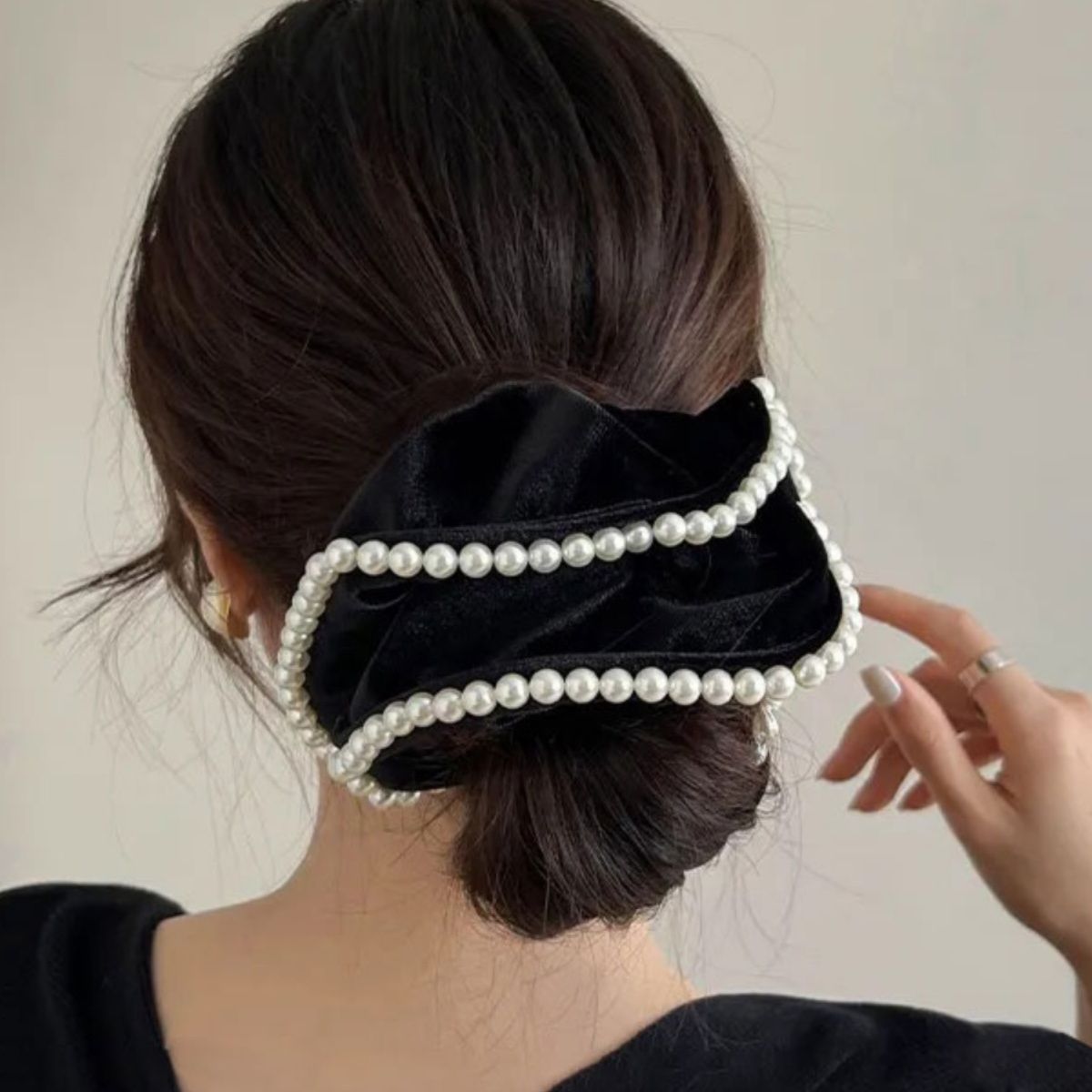 丝绒珍珠头绳发饰女高级感2023新款气质法式复古大肠发圈扎发马尾