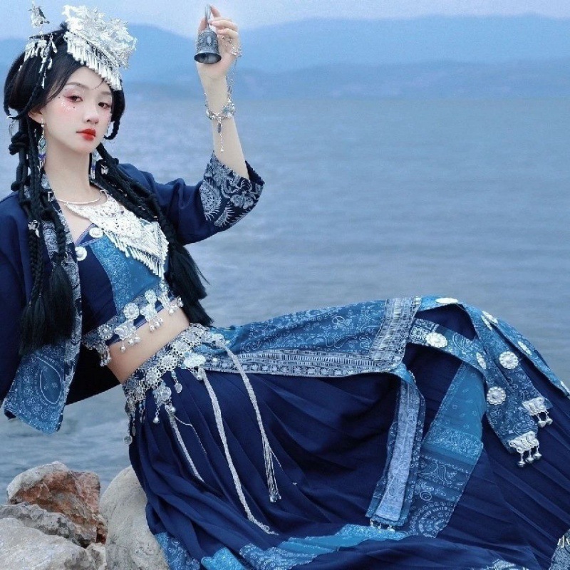 新款苗族服装女蜡染抹胸长裙三件套装改良服旅拍摄影写真苗寨服饰