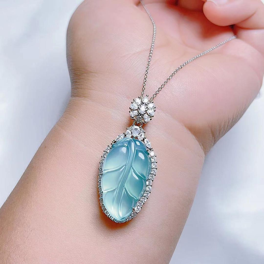 新款精品蓝玛瑙玉髓吊坠金枝玉叶玉石吊坠项链中式气质毛衣链饰品