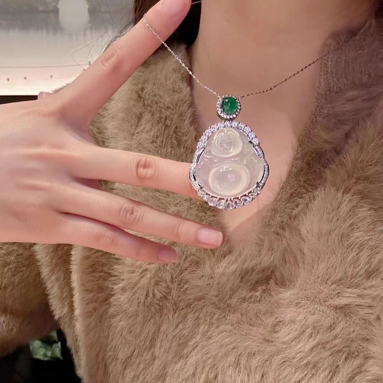 02 kg【产品名称】白冰玉髓镀银镶嵌佛公【产品材质】玉髓【产品尺寸