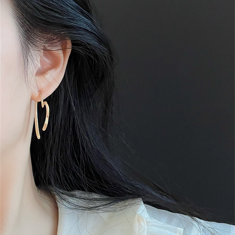 Niche Design Dual-Wear Mosquito Coil Ear Clip Women's New Love Heart Front and Back Cross Stud Earrings Non-Piercing Earrings Wholesale