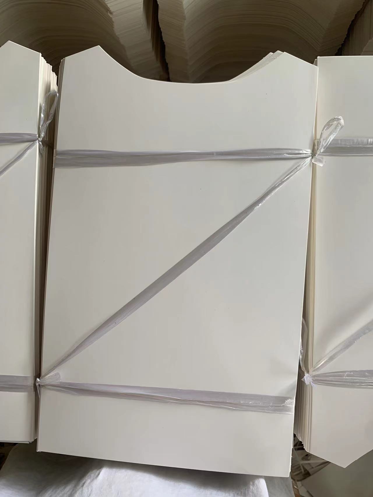 服装衬板纸白卡纸内衬纸250克300克350克空白卡纸定制批发