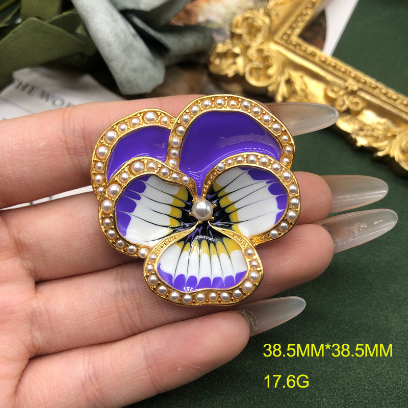 Vintage Court Premium Light Luxury Minority Brooch Love of Butterfly Inlaid Pearl Gem Diamond Enamel Glaze Pin Corsage Wholesale