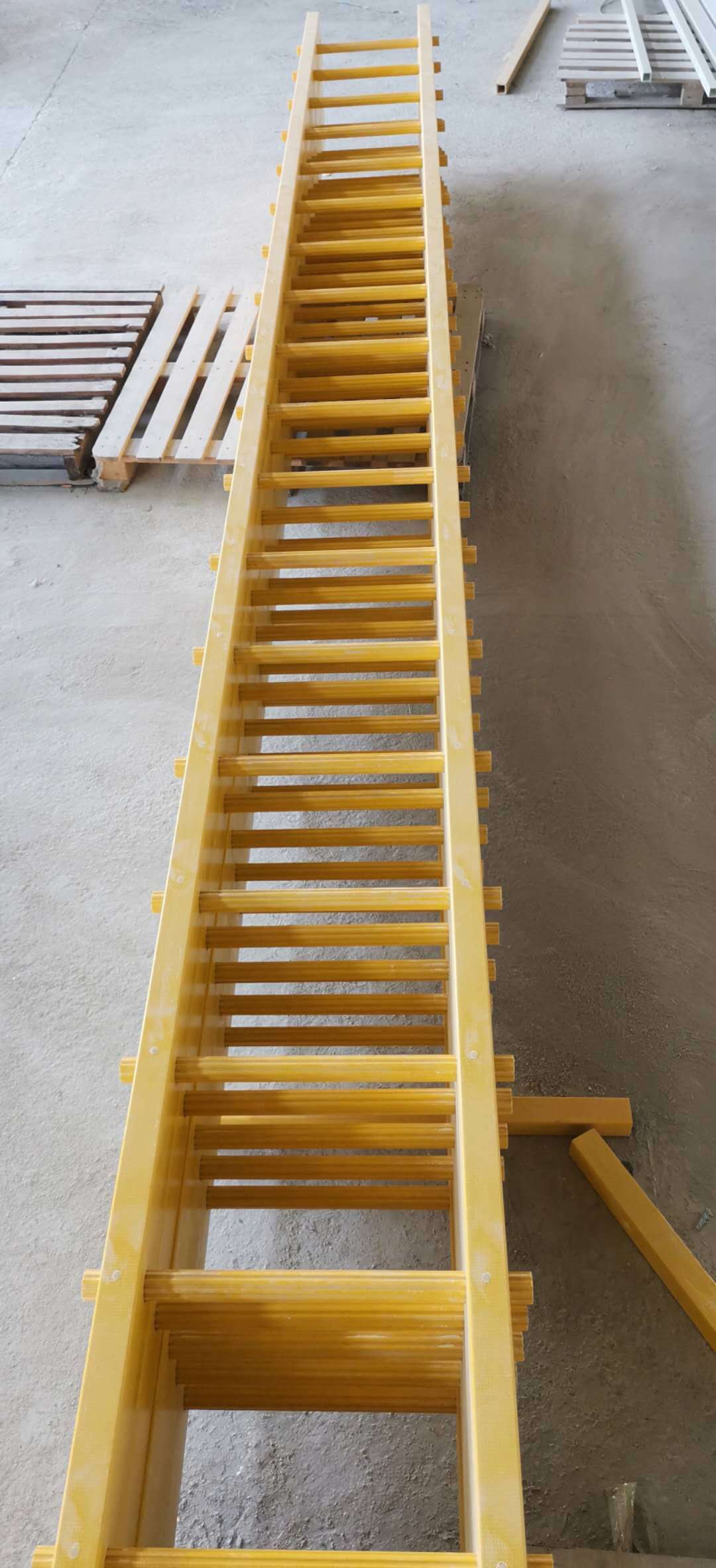 玻璃钢爬梯维护墙体深井护笼绝缘人字 基坑井输送梯储罐扶手直梯